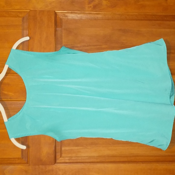 Merona woman's size SP sleeveless sheer top w front ruching, back fabric button - Picture 9 of 9